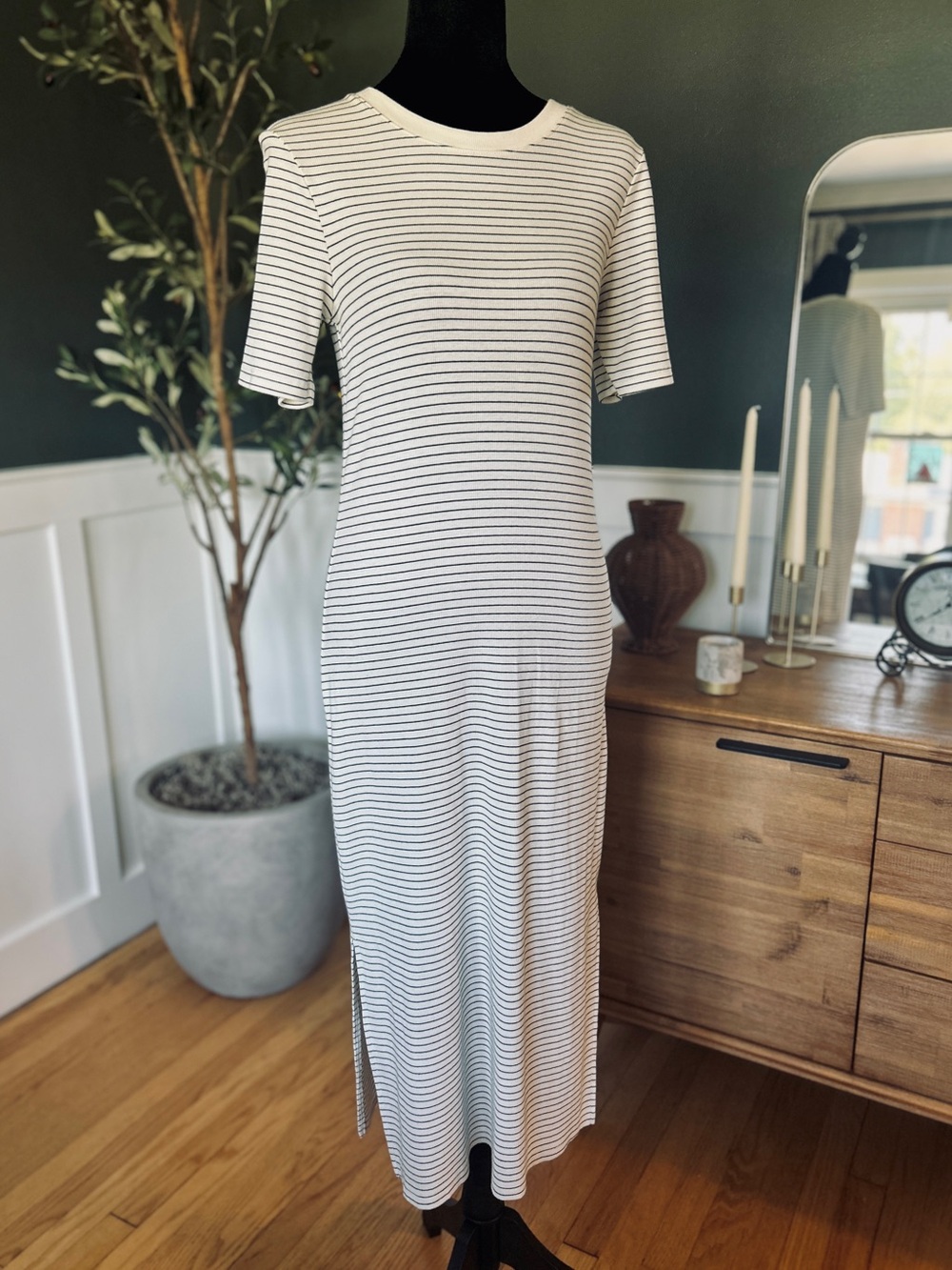 a new day Bodycon Short-Sleeve Midi Dress, EUC